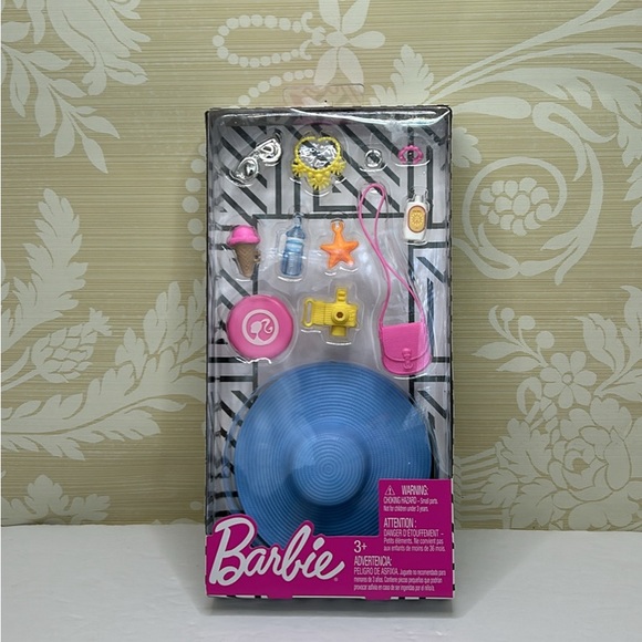 Barbie Summer Accessories - Picture 1 of 5